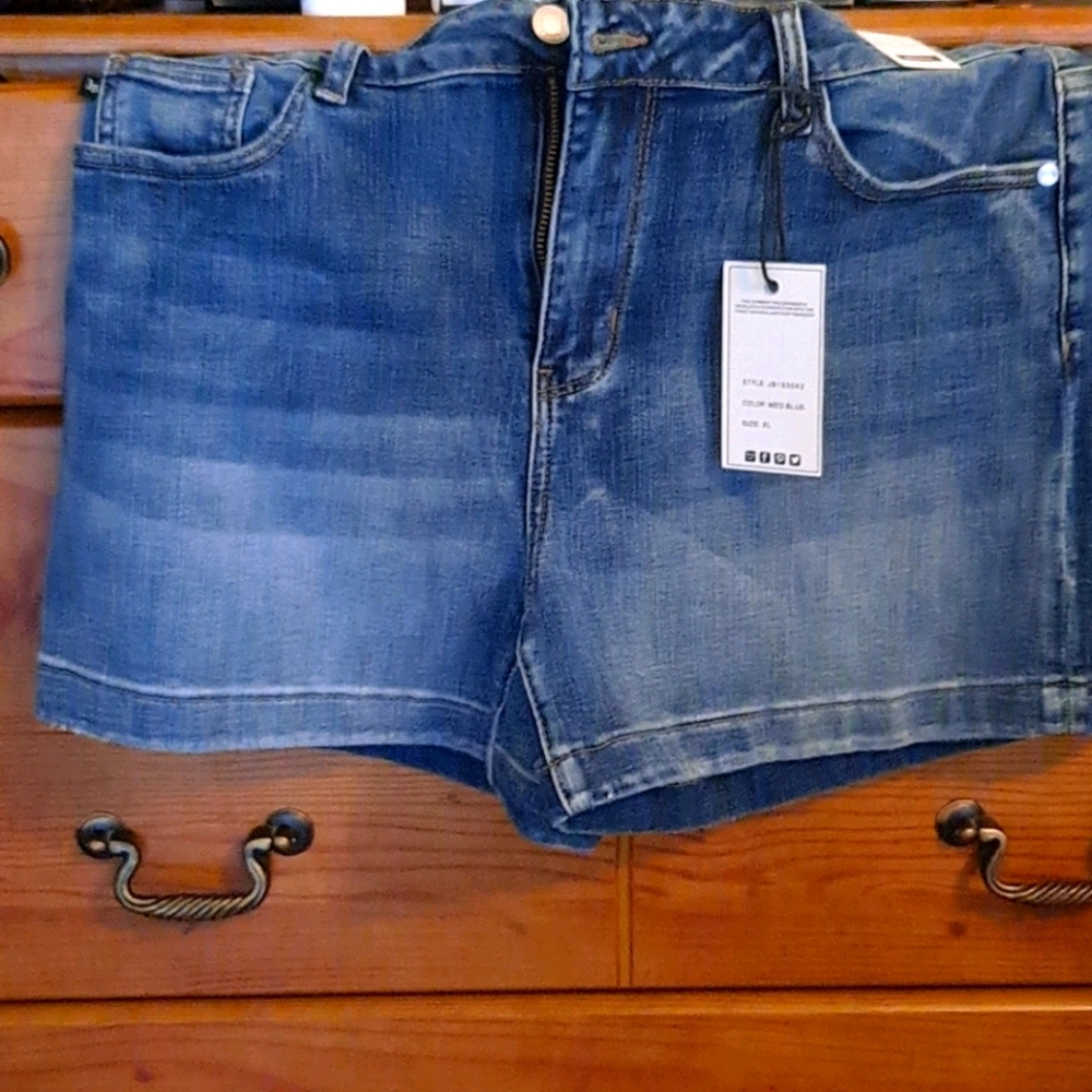 Judy Blue Mid Rise Shorts, NWT, size XL
